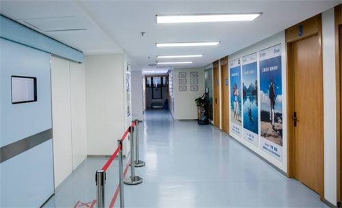 乌鲁木齐普瑞眼科医院走廊环境 乌鲁木齐普瑞眼科医院走廊环境