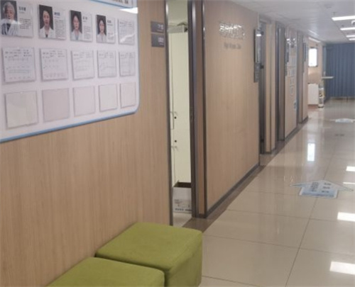 北京爱尔福康眼科走廊