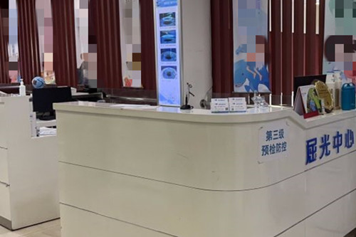 成都华厦眼科前台环境