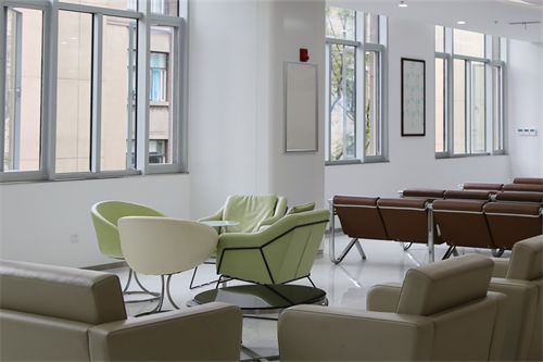 成都中医大银海眼科医院：全激光15480元/半飞秒10840元/ICL28000元/TICL32600元