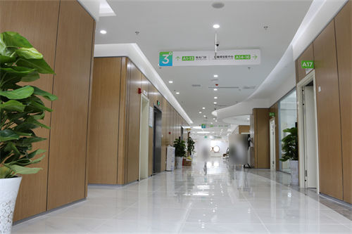 成都中医大银海眼科医院走廊