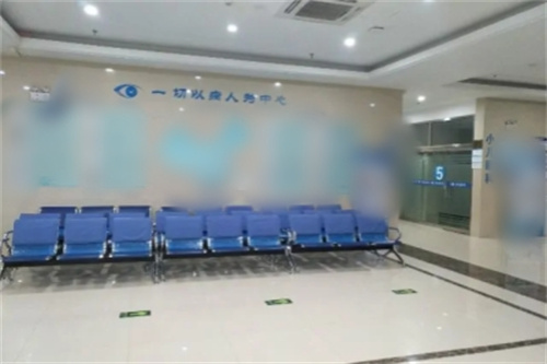 菏泽华厦眼科医院候诊区