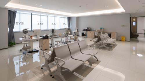 重庆爱尔眼科大厅治疗休息区