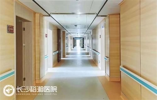 长沙裕湘眼科医院走廊一角