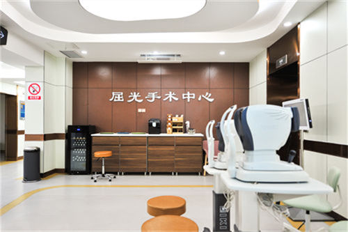 济南华视眼科医院：Smile全飞秒近视手术双眼18800 - 19800元，ICL晶体植入近视手术单眼13800元，felap半飞秒近视矫正手术双眼12800 - 13800元