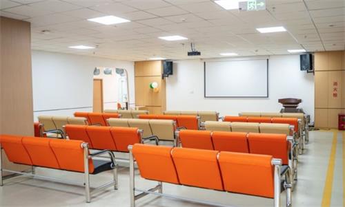 柳州赋盈眼科等待区 柳州赋盈眼科等待区