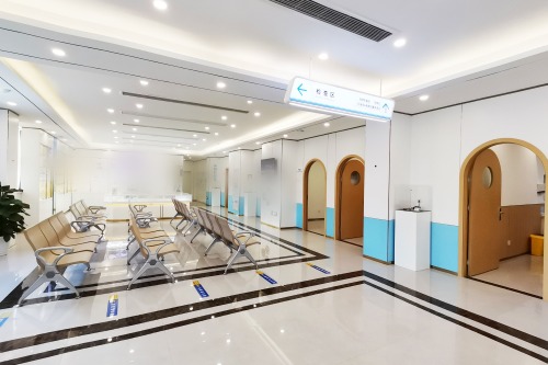 南昌华厦眼科医院候诊大厅 南昌华厦眼科医院候诊大厅