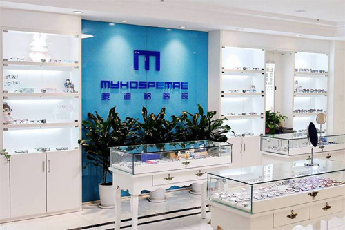 乌鲁木齐麦迪格眼科医院：半飞秒近视手术10500元起，ICL晶体植入近视手术27900元起，亨泰光学角膜塑形镜4500元/副起