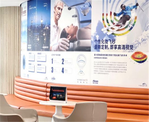 武汉悦瞳眼科门诊部：半飞10800 - 17800元，全飞16300元，散光晶体植入34600元