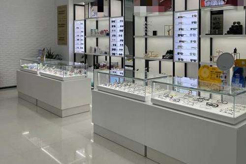 上海威沃眼科门诊内部配镜区环境