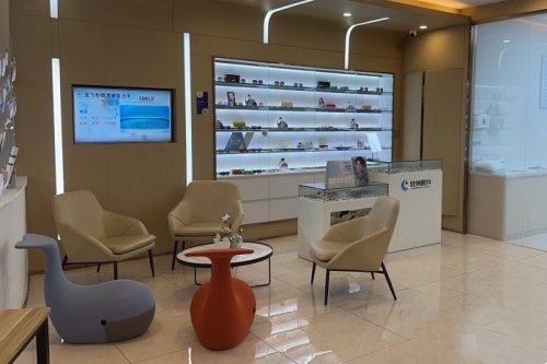 深圳市安洲眼科门诊部：全飞秒手术18800元，半飞秒手术14800元，ICL晶体植入手术36000元起